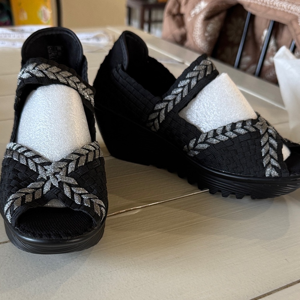 New in bag Bernie Mev. Black & Gray Woven Sandals SZ EU 39